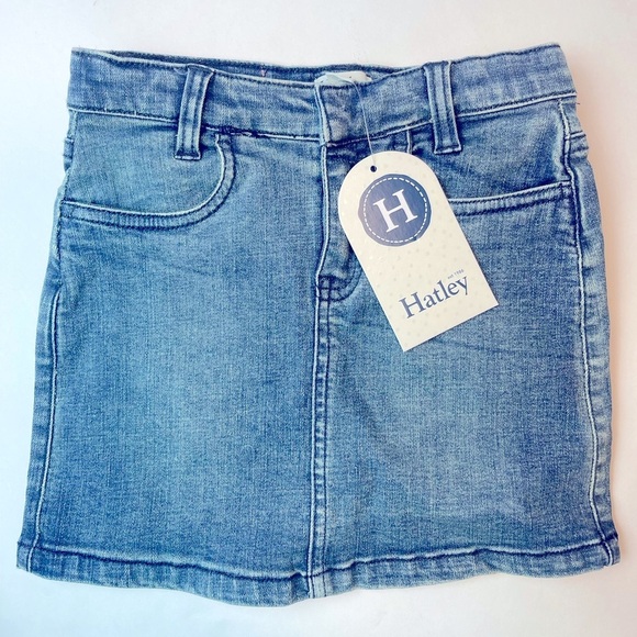 NWT Hatley Classic Rinse Denim Skirt Embroidered Rainbow Back Pocket - Picture 2 of 2